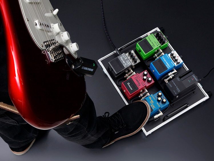 BOSS WL-50 Guitar Wireless System, Sistema wireless plug-&-play per le  pedaliere, dalle dimensioni di un effetto a pedale : Amazon.it: Strumenti  