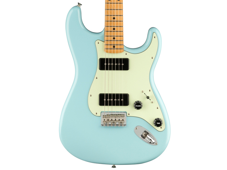 FENDER Noventa Stratocaster MN Daphne Blue | Strumenti Musicali .net