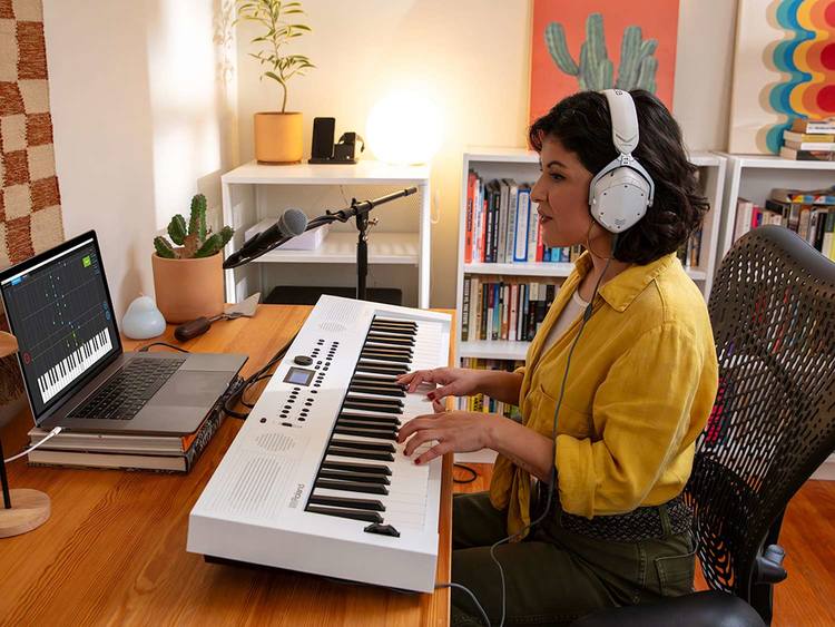 ROLAND Go:Keys 5 White | Strumenti Musicali .net